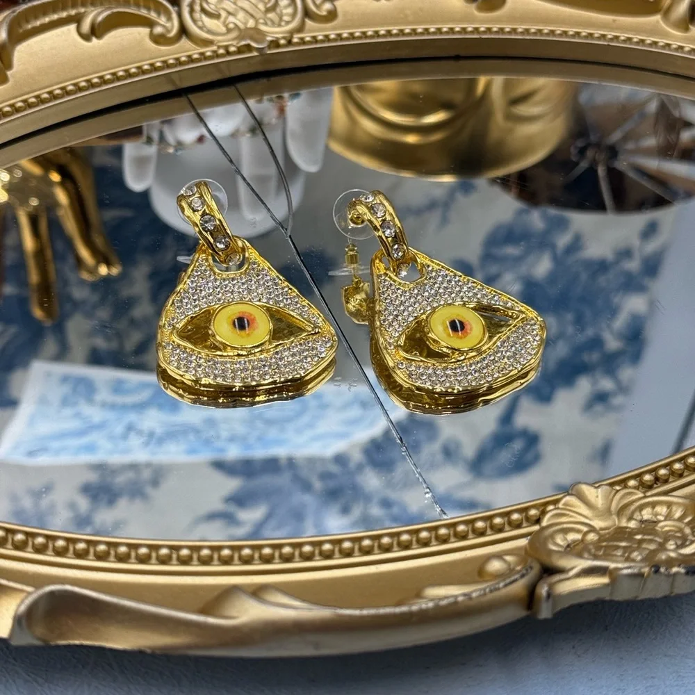 🆕 SCHIAPARELLI for V&A Museum 🧿 Electric Gold Rhinestones Eye Earrings - Picture 5 of 15
